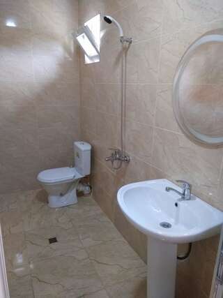 Мини-отель Guest House Nika & Nina Кобулети Просторный двухместный номер с 2 отдельными кроватями-3