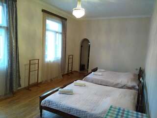 Мини-отель Guest House Nika & Nina Кобулети Стандартный четырехместный номер-3