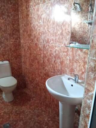 Мини-отель Guest House Nika & Nina Кобулети Трехместный номер-27