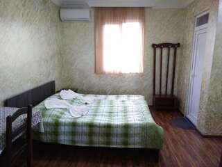 Мини-отель Guest House Nika & Nina Кобулети Трехместный номер-33