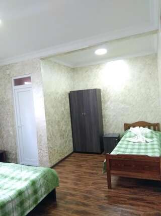 Мини-отель Guest House Nika & Nina Кобулети Трехместный номер-36