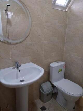 Мини-отель Guest House Nika & Nina Кобулети Трехместный номер-40