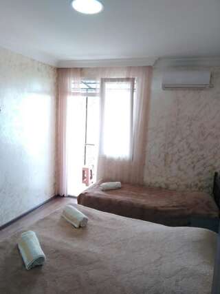 Мини-отель Guest House Nika & Nina Кобулети Трехместный номер-50